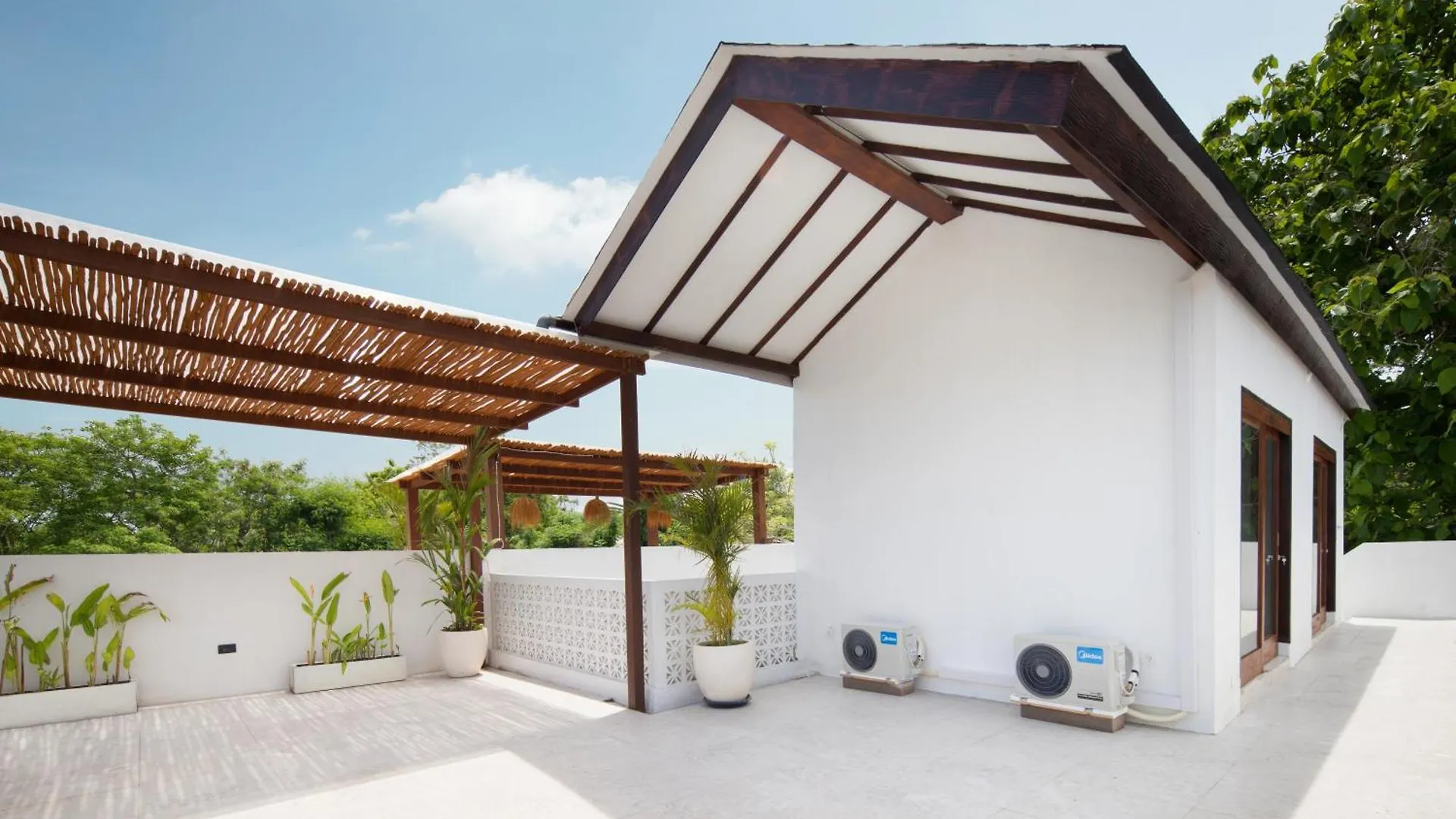 Cozy New 2 Bdr Close To Beach أُلُواتو شقة